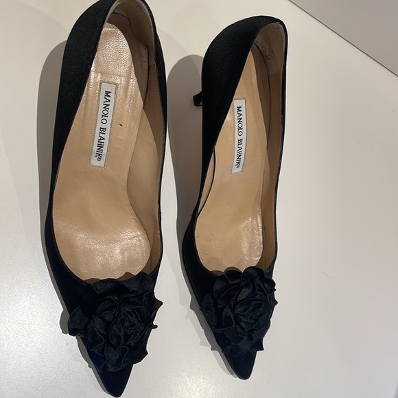 Manolo Blahnik Satin Rosetta Pumps - Picture 6 of 6